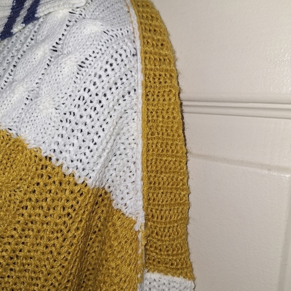 FCTthin knitted sweater great for Chili afternoons size medium - Picture 6 of 8